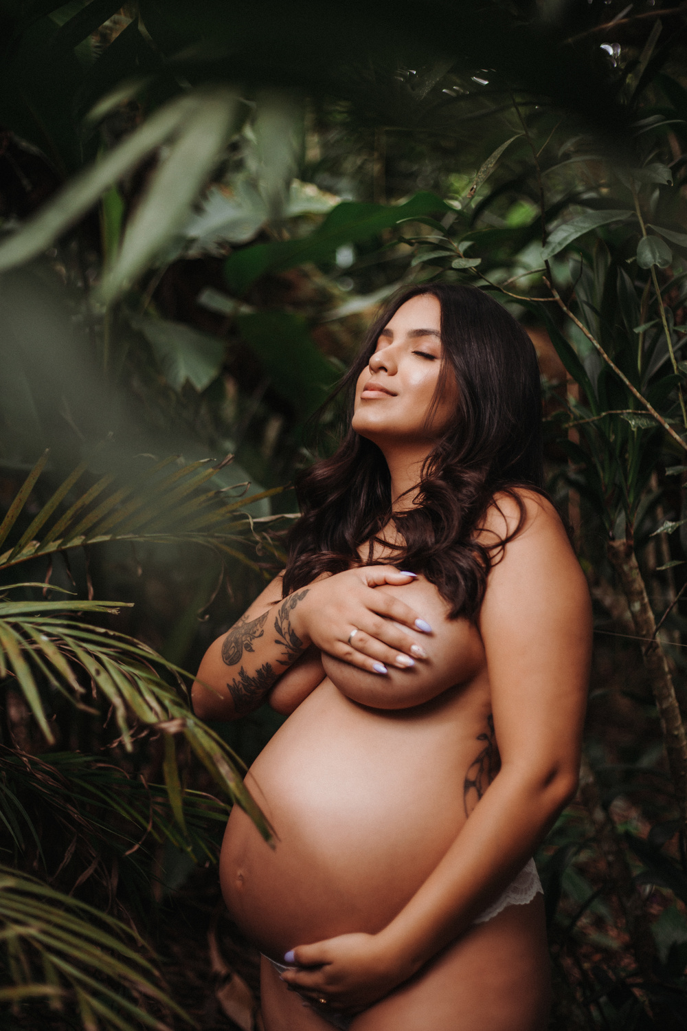 Beautiful Pregnant Woman Posing Naked